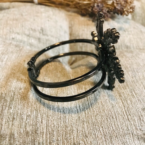 NWOT BR GUNMETAl BEJEWELLED BRACELET - Picture 10 of 11